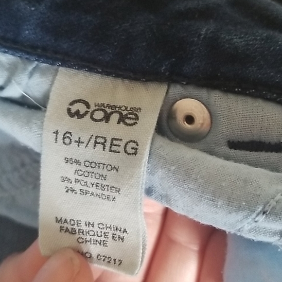 Distressed Skinny Jeans - Picture 7 of 7